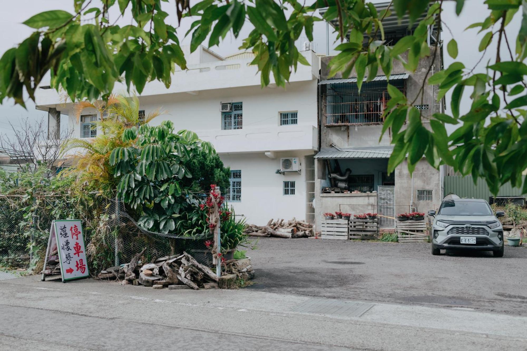 藴慢築 茶花藝主題民宿 Yun Man Zhu Homestay Gongguan Ngoại thất bức ảnh